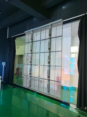 Display a LED trasparente al 75% Spazio di installazione per interni / esterni