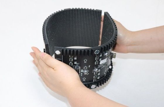 Display LED a colonna flessibile con ROHS per la pubblicità nei negozi al dettaglio dalla Cina