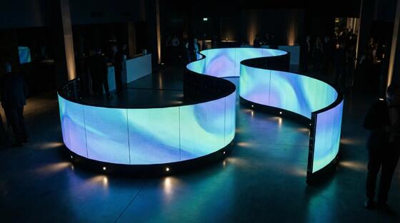 P1.538 Schermo LED curvo per video RGB per interni a colori completi Display LED 3840Hz