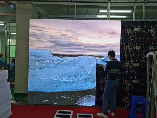 P1.538 Schermo LED curvo per video RGB per interni a colori completi Display LED 3840Hz
