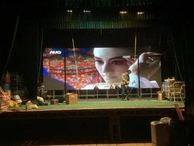 Display a LED a colori a alta definizione a 104 x 104 punti