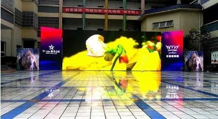 Display a LED a colori a alta definizione a 104 x 104 punti