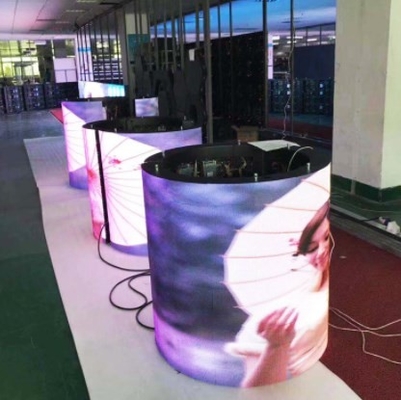 IP43 ha condotto la visualizzazione principale dell'interno flessibile P2.5 AC90V del contesto della fase