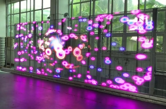 220W/ M2 di esposizione trasparente 5000nits 7.8mm del LED Mesh Screen Outdoor Glass Window