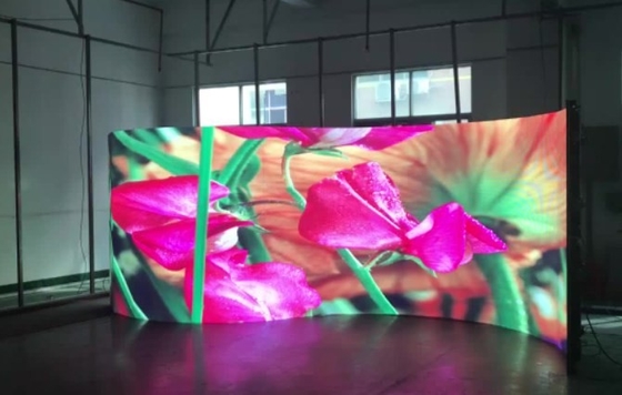 La curva all'aperto dell'interno LED del fondo di fase dello schermo di P3.91 LED visualizza