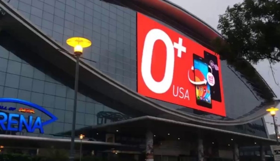 Il colore pieno P4 LED personalizzabile di HD visualizza le video pareti all'aperto del LED